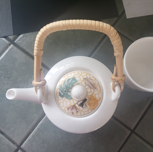 New Porcelain Tea set - Picture 2 of 8
